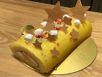 ピカピカロールケーキ